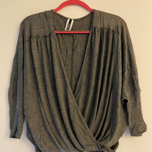 Cleo Ladies Lightweight Gray Front Knot Twist Drape Top - Small Only - Picture 5 of 8